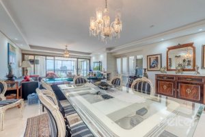 Apartamento à venda com 207m², 3 dormitórios, 3 suítes, 3 vagas, no bairro Cristal em Porto Alegre