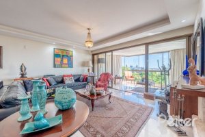 Apartamento à venda com 207m², 3 dormitórios, 3 suítes, 3 vagas, no bairro Cristal em Porto Alegre