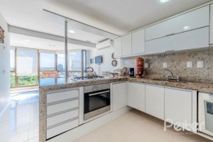 Apartamento à venda com 207m², 3 dormitórios, 3 suítes, 3 vagas, no bairro Cristal em Porto Alegre