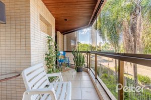 Apartamento à venda com 207m², 3 dormitórios, 3 suítes, 3 vagas, no bairro Cristal em Porto Alegre