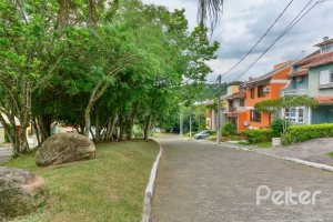 Casa em Condomínio à venda com 389m², 4 dormitórios, 3 suítes, 4 vagas, no bairro Vila Nova em Porto Alegre