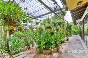 Casa em Condomínio à venda com 389m², 4 dormitórios, 3 suítes, 4 vagas, no bairro Vila Nova em Porto Alegre