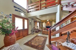 Casa em Condomínio à venda com 389m², 4 dormitórios, 3 suítes, 4 vagas, no bairro Vila Nova em Porto Alegre