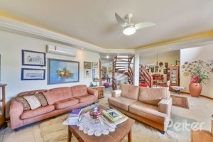 Casa em Condomínio à venda com 389m², 4 dormitórios, 3 suítes, 4 vagas, no bairro Vila Nova em Porto Alegre