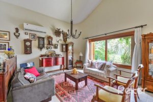 Casa em Condomínio à venda com 389m², 4 dormitórios, 3 suítes, 4 vagas, no bairro Vila Nova em Porto Alegre