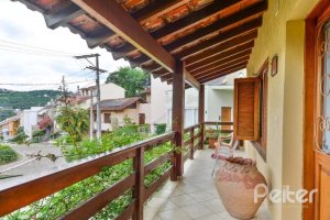 Casa em Condomínio à venda com 389m², 4 dormitórios, 3 suítes, 4 vagas, no bairro Vila Nova em Porto Alegre