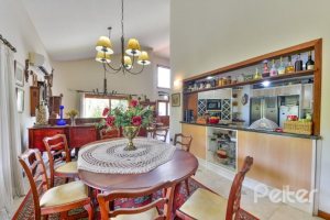 Casa em Condomínio à venda com 389m², 4 dormitórios, 3 suítes, 4 vagas, no bairro Vila Nova em Porto Alegre