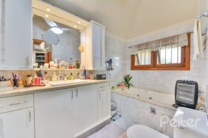 Casa em Condomínio à venda com 389m², 4 dormitórios, 3 suítes, 4 vagas, no bairro Vila Nova em Porto Alegre