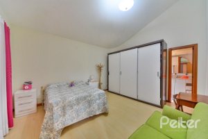 Casa em Condomínio à venda com 389m², 4 dormitórios, 3 suítes, 4 vagas, no bairro Vila Nova em Porto Alegre