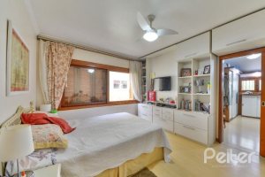 Casa em Condomínio à venda com 389m², 4 dormitórios, 3 suítes, 4 vagas, no bairro Vila Nova em Porto Alegre