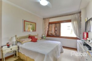 Casa em Condomínio à venda com 389m², 4 dormitórios, 3 suítes, 4 vagas, no bairro Vila Nova em Porto Alegre