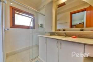 Casa em Condomínio à venda com 389m², 4 dormitórios, 3 suítes, 4 vagas, no bairro Vila Nova em Porto Alegre