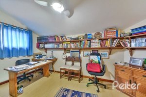 Casa em Condomínio à venda com 389m², 4 dormitórios, 3 suítes, 4 vagas, no bairro Vila Nova em Porto Alegre