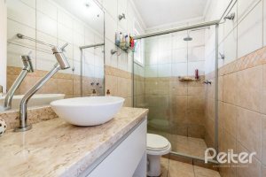 Casa em Condomínio à venda com 162m², 3 dormitórios, 1 suíte, 2 vagas, no bairro Vila Assunção em PORTO ALEGRE