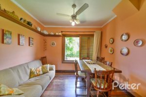 Casa à venda com 432m², 5 dormitórios, 1 suíte, 8 vagas, no bairro Tristeza em Porto Alegre