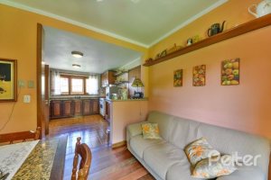 Casa à venda com 432m², 5 dormitórios, 1 suíte, 8 vagas, no bairro Tristeza em Porto Alegre