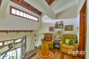 Casa à venda com 432m², 5 dormitórios, 1 suíte, 8 vagas, no bairro Tristeza em Porto Alegre