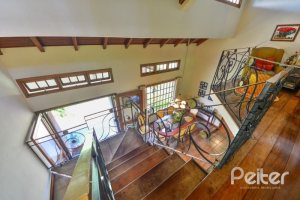 Casa à venda com 432m², 5 dormitórios, 1 suíte, 8 vagas, no bairro Tristeza em Porto Alegre