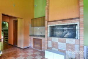 Casa à venda com 432m², 5 dormitórios, 1 suíte, 8 vagas, no bairro Tristeza em Porto Alegre