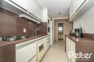 Apartamento à venda com 102m², 3 dormitórios, 1 suíte, 2 vagas, no bairro Tristeza em PORTO ALEGRE