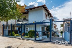 Casa em Condomínio à venda com 145m², 3 dormitórios, 1 suíte, 2 vagas, no bairro Tristeza em Porto Alegre