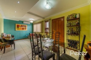 Casa em Condomínio à venda com 145m², 3 dormitórios, 1 suíte, 2 vagas, no bairro Tristeza em Porto Alegre