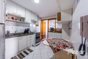 Casa em Condomínio à venda com 145m², 3 dormitórios, 1 suíte, 2 vagas, no bairro Tristeza em Porto Alegre