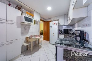 Casa em Condomínio à venda com 145m², 3 dormitórios, 1 suíte, 2 vagas, no bairro Tristeza em Porto Alegre
