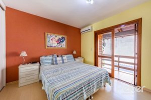 Casa em Condomínio à venda com 145m², 3 dormitórios, 1 suíte, 2 vagas, no bairro Tristeza em Porto Alegre