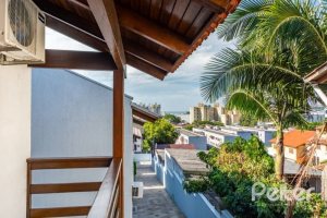 Casa em Condomínio à venda com 145m², 3 dormitórios, 1 suíte, 2 vagas, no bairro Tristeza em Porto Alegre