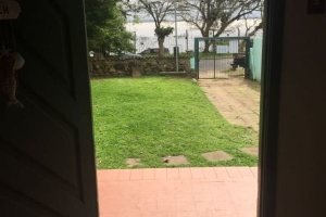 Casa à venda com 200m², 3 dormitórios, 2 vagas, no bairro Vila Assunção em Porto Alegre