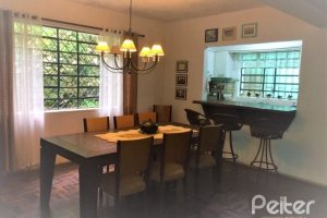 Casa à venda com 200m², 3 dormitórios, 2 vagas, no bairro Vila Assunção em Porto Alegre