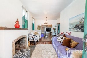 Casa à venda com 200m², 3 dormitórios, 2 vagas, no bairro Vila Assunção em Porto Alegre