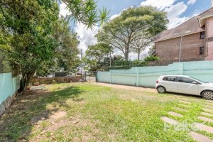 Casa à venda com 200m², 3 dormitórios, 2 vagas, no bairro Vila Assunção em Porto Alegre
