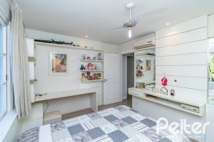 Casa em Condomínio à venda com 321m², 4 dormitórios, 2 suítes, 4 vagas, no bairro Terra Ville em PORTO ALEGRE