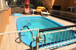 Casa à venda com 198m², 4 dormitórios, 1 suíte, 4 vagas, no bairro Vila Assunção em Porto Alegre