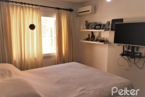 Casa à venda com 198m², 4 dormitórios, 1 suíte, 4 vagas, no bairro Vila Assunção em Porto Alegre