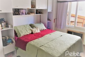 Casa à venda com 198m², 4 dormitórios, 1 suíte, 4 vagas, no bairro Vila Assunção em Porto Alegre