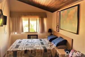 Casa à venda com 198m², 4 dormitórios, 1 suíte, 4 vagas, no bairro Vila Assunção em Porto Alegre