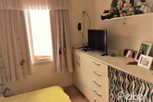 Casa à venda com 198m², 4 dormitórios, 1 suíte, 4 vagas, no bairro Vila Assunção em Porto Alegre