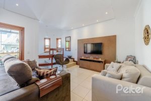 Casa em Condomínio à venda com 240m², 3 dormitórios, 1 suíte, 3 vagas, no bairro Jardim Isabel em Porto Alegre