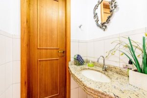 Casa em Condomínio à venda com 240m², 3 dormitórios, 1 suíte, 3 vagas, no bairro Jardim Isabel em Porto Alegre