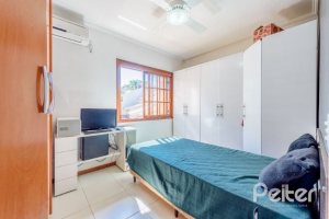 Casa em Condomínio à venda com 240m², 3 dormitórios, 1 suíte, 3 vagas, no bairro Jardim Isabel em Porto Alegre