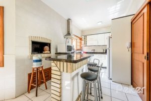 Casa em Condomínio à venda com 240m², 3 dormitórios, 1 suíte, 3 vagas, no bairro Jardim Isabel em Porto Alegre