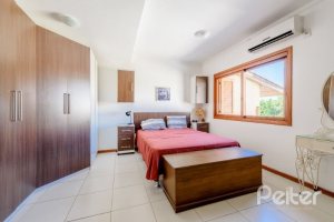 Casa em Condomínio à venda com 240m², 3 dormitórios, 1 suíte, 3 vagas, no bairro Jardim Isabel em Porto Alegre