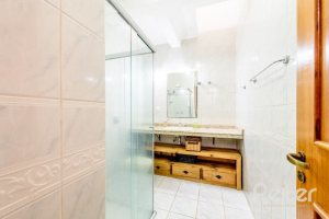 Casa em Condomínio à venda com 240m², 3 dormitórios, 1 suíte, 3 vagas, no bairro Jardim Isabel em Porto Alegre