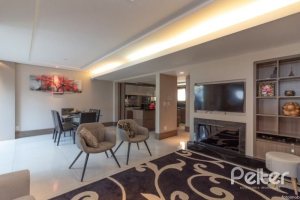 Casa em Condomínio à venda com 307m², 3 dormitórios, 1 suíte, 4 vagas, no bairro Cristal em Porto Alegre