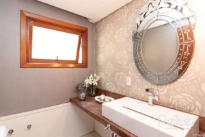 Casa em Condomínio à venda com 307m², 3 dormitórios, 1 suíte, 4 vagas, no bairro Cristal em Porto Alegre