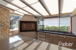 Casa em Condomínio à venda com 307m², 3 dormitórios, 1 suíte, 4 vagas, no bairro Cristal em Porto Alegre