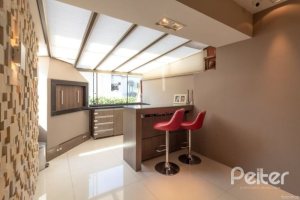 Casa em Condomínio à venda com 307m², 3 dormitórios, 1 suíte, 4 vagas, no bairro Cristal em Porto Alegre